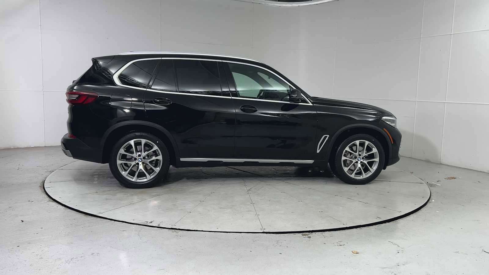 Used 2023 BMW X5 xDrive40i w/ Premium Package image 9