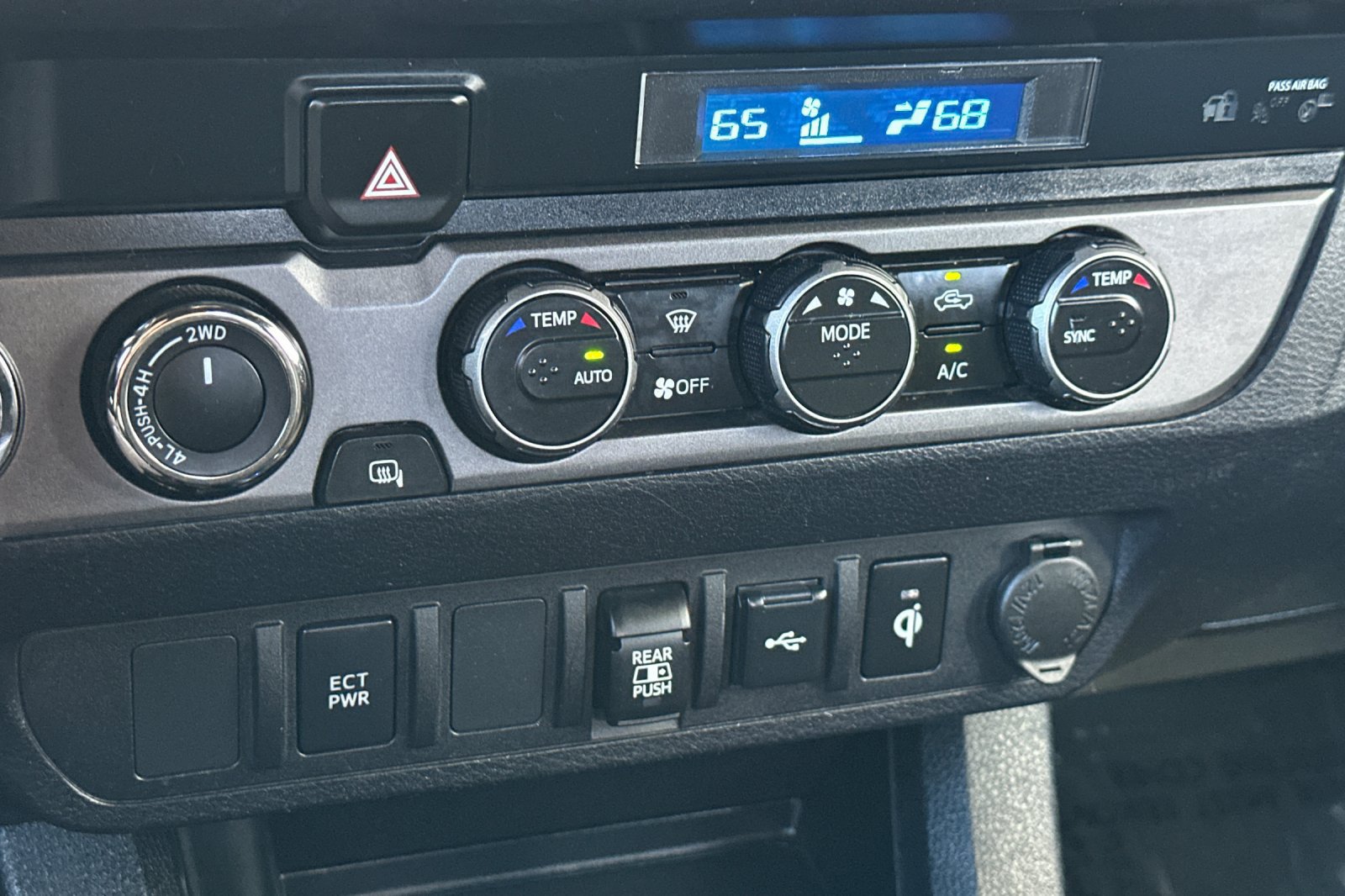 Used 2023 Toyota Tacoma TRD Sport AWD/4WD image 26