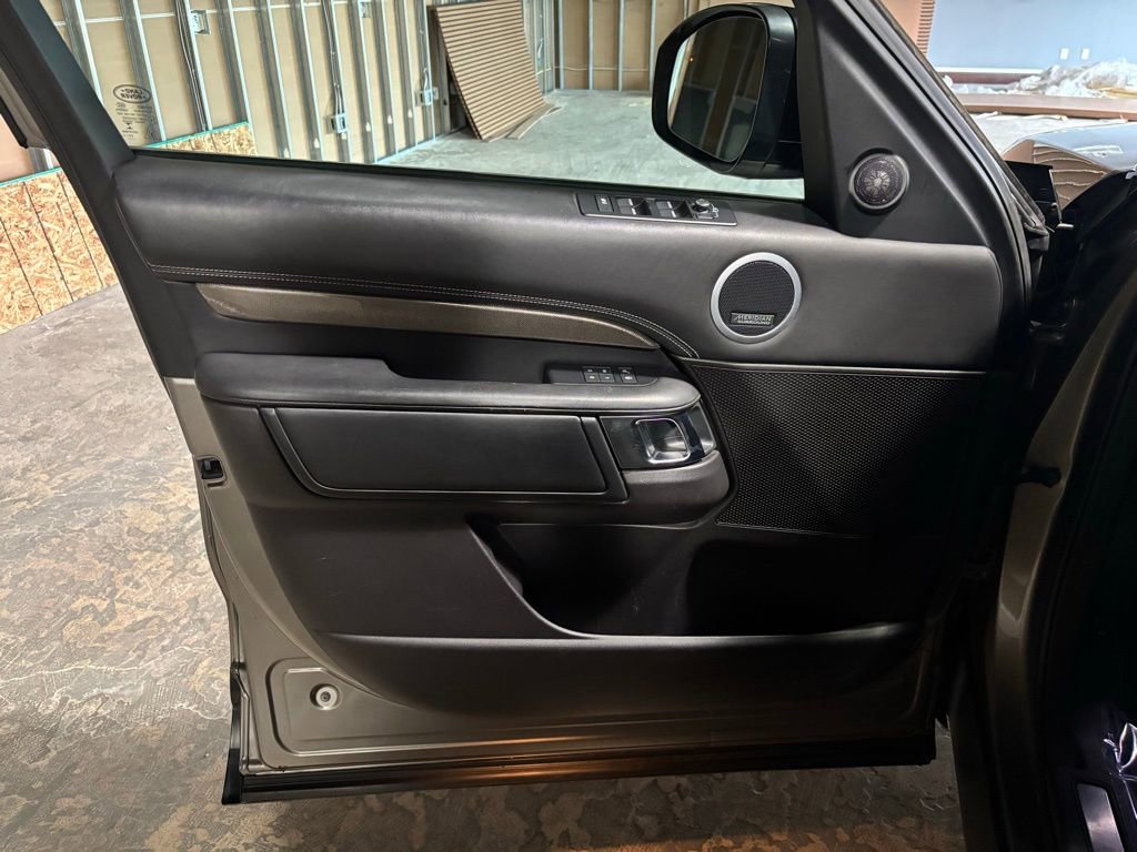 Used 2017 Land Rover Discovery HSE Luxury image 9