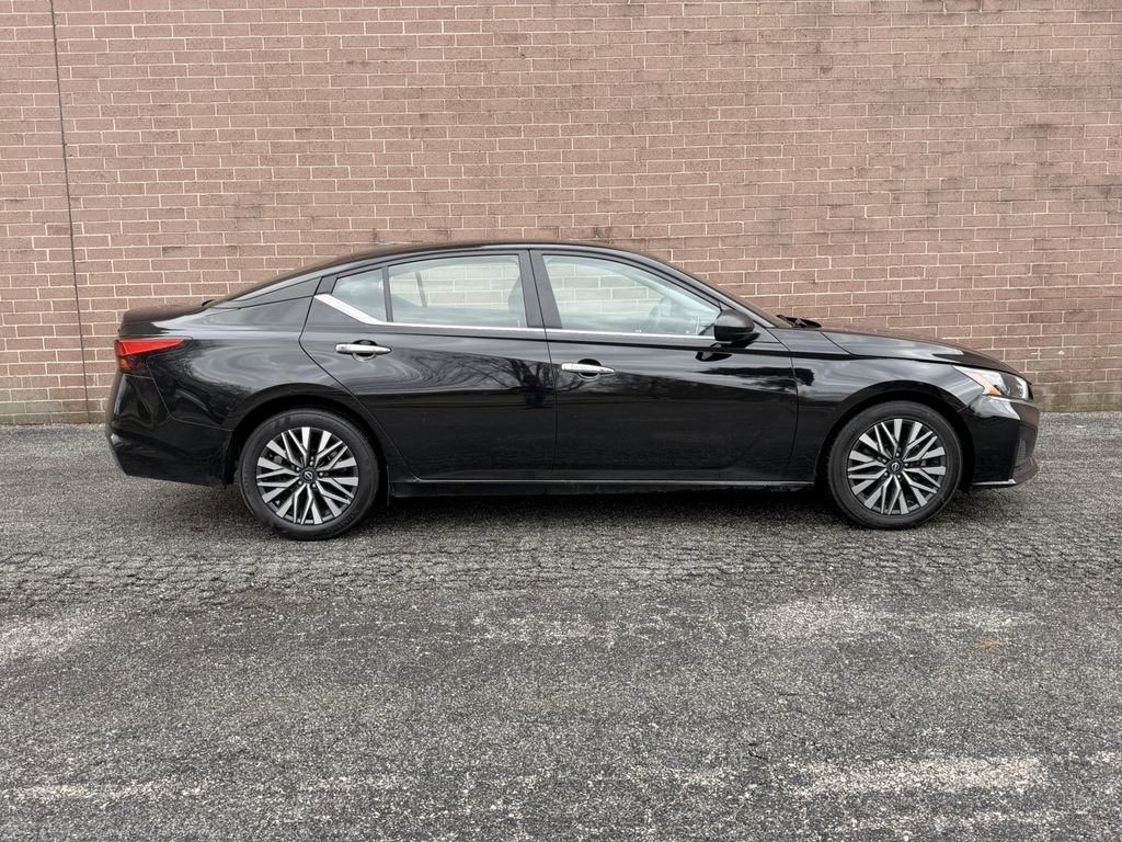 Used 2024 Nissan Altima 2.5 SV image 6