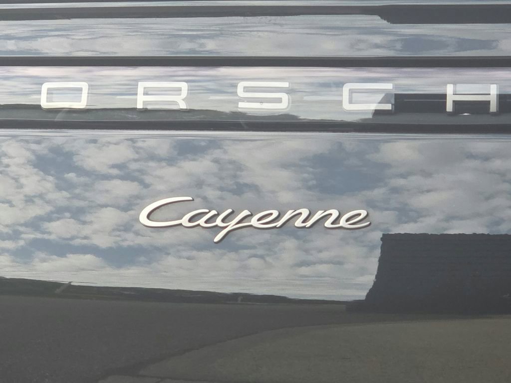 Certified 2023 Porsche Cayenne Platinum Edition AWD/4WD image 28