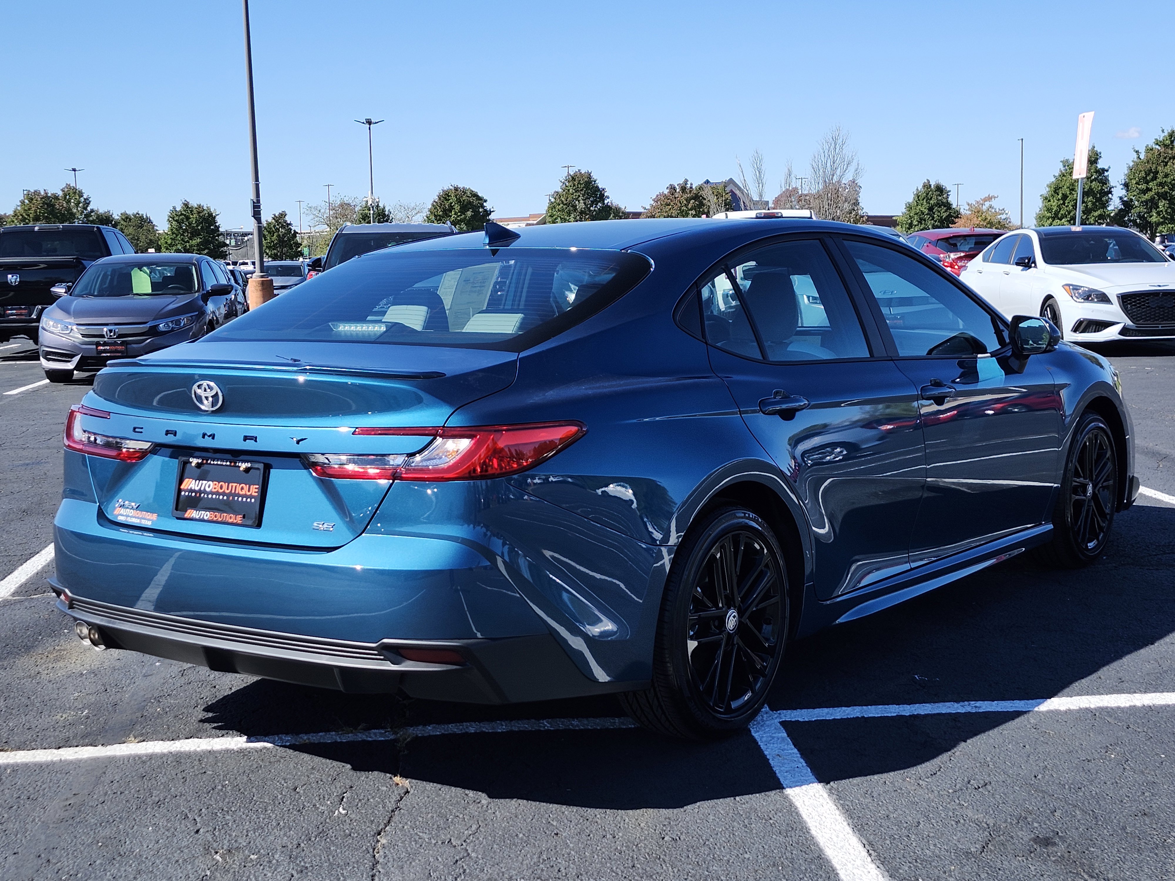 Used 2025 Toyota Camry LE image 10