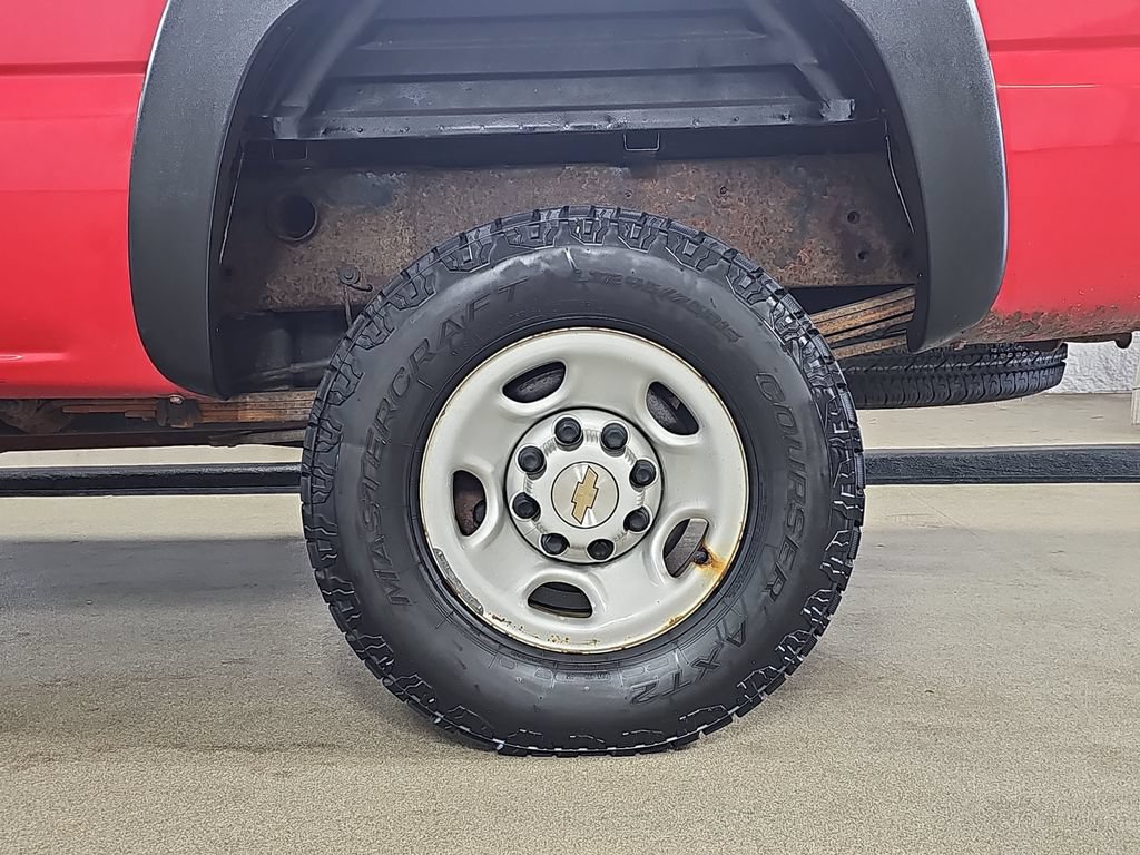 Used 2004 Chevrolet Silverado 2500 W/T w/ Snow Plow Prep Package AWD/4WD image 31