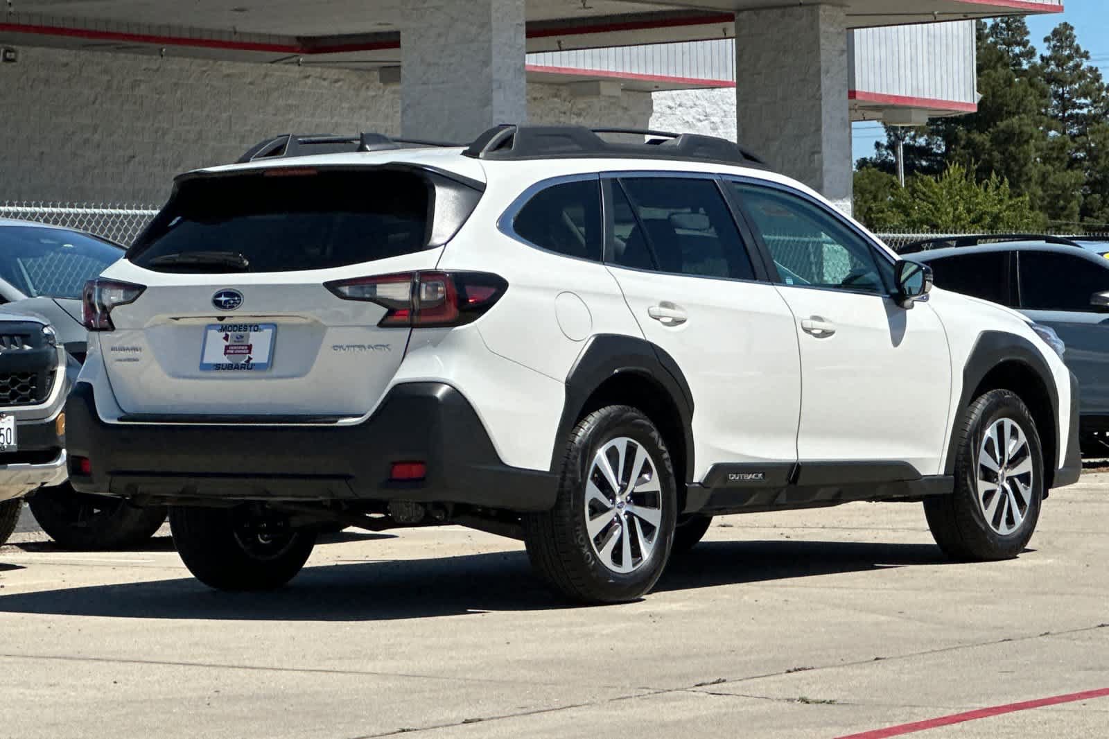 Certified 2025 Subaru Outback Premium AWD/4WD image 3