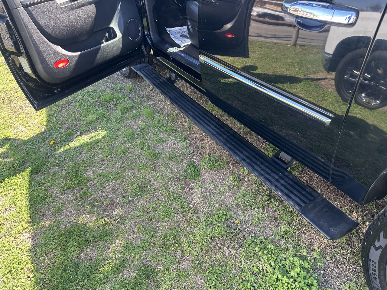 Used 2012 Cadillac Escalade EXT Premium image 21