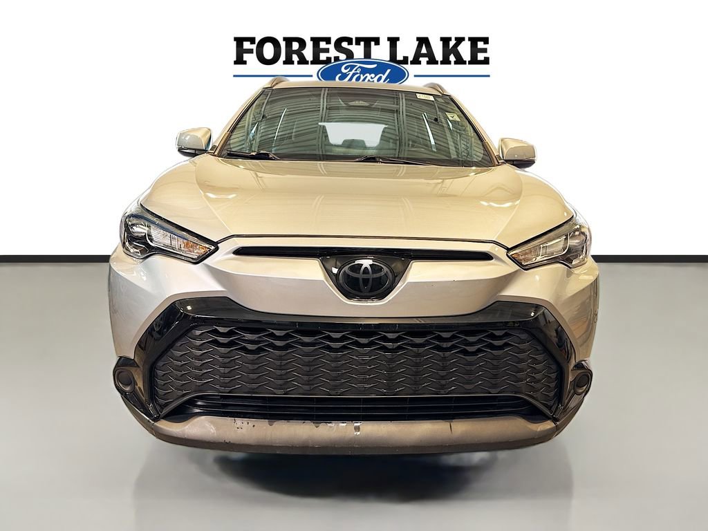 Used 2024 Toyota Corolla Cross SE image 2