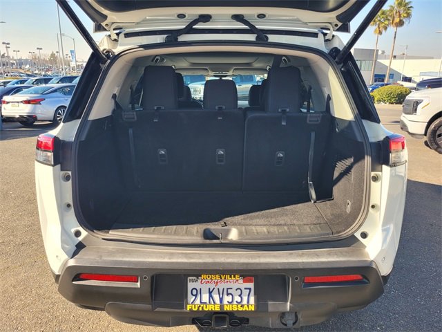 Used 2024 Nissan Pathfinder SV w/ SV Premium Package image 11