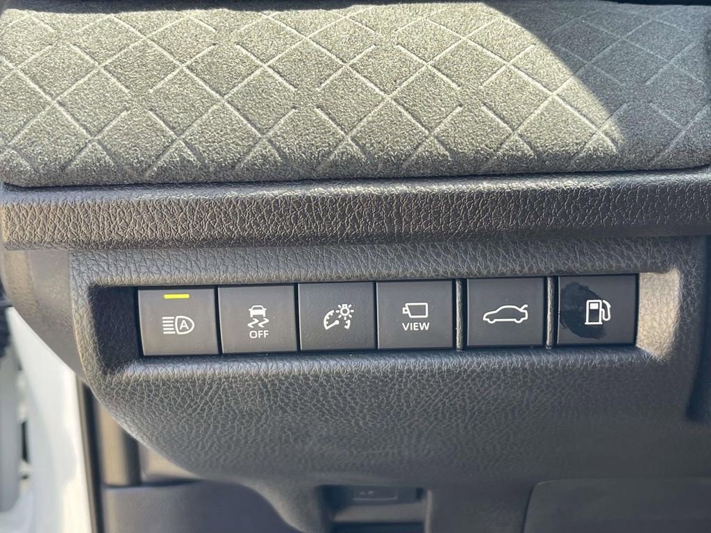 Used 2025 Toyota Camry XLE w/ Premium Plus Package image 17