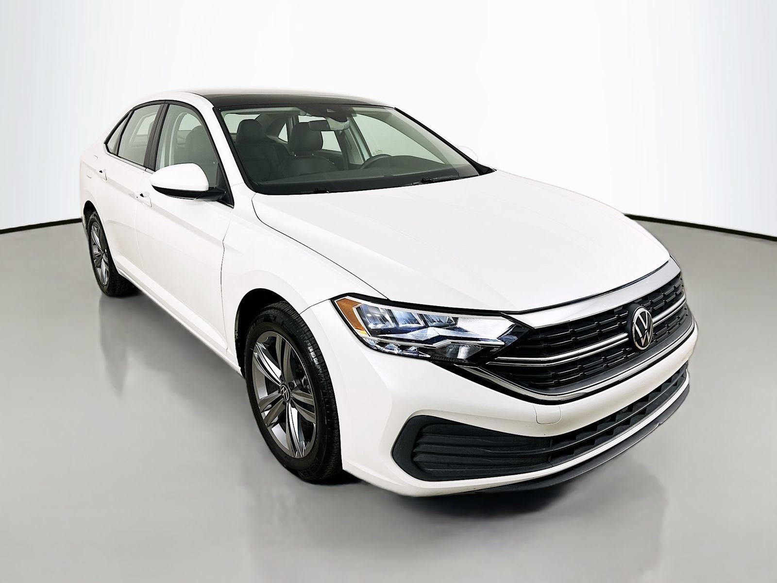 Used 2024 Volkswagen Jetta SE FWD image 3