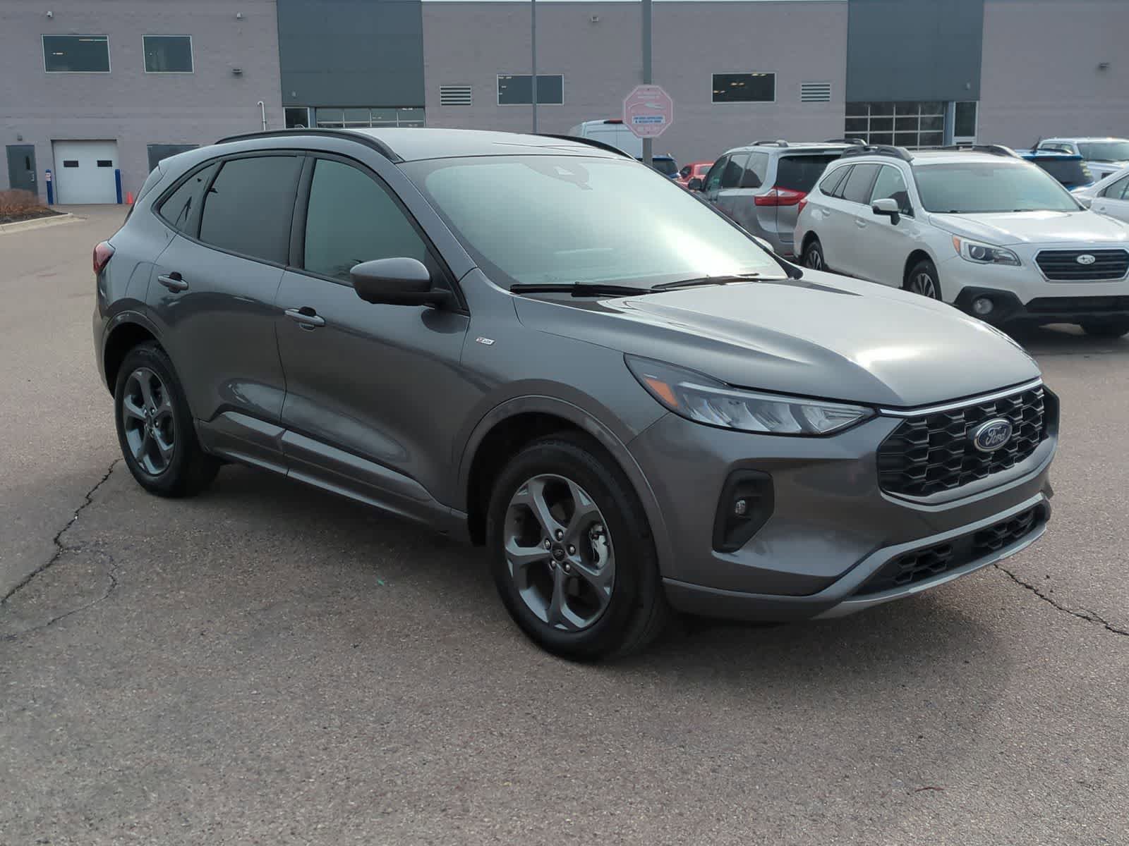 Used 2024 Ford Escape ST-Line Select w/ Tech Pack #2 image 2