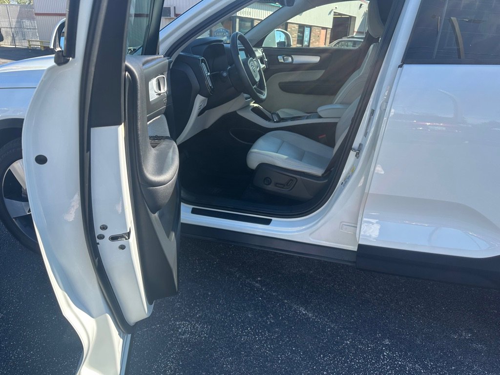 Used 2019 Volvo XC40 T5 Momentum image 14