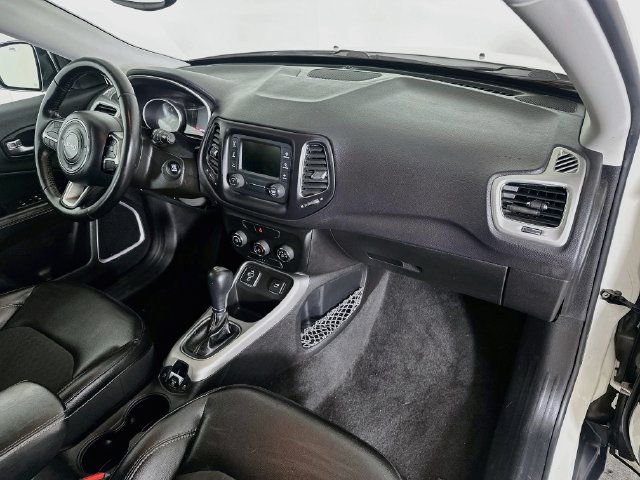 Used 2018 Jeep Compass Latitude FWD image 30