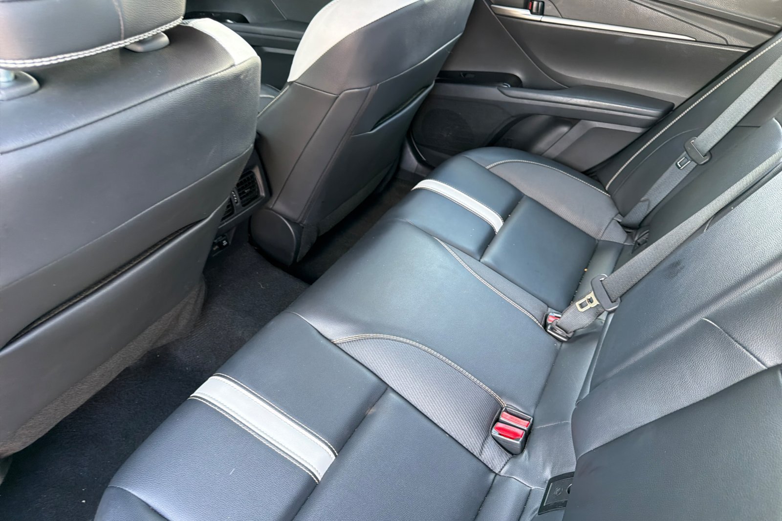 Used 2025 Toyota Camry SE FWD image 16