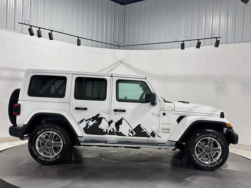Used 2022 Jeep Wrangler Unlimited Sahara w/ LED Lighting Group AWD/4WD image 10