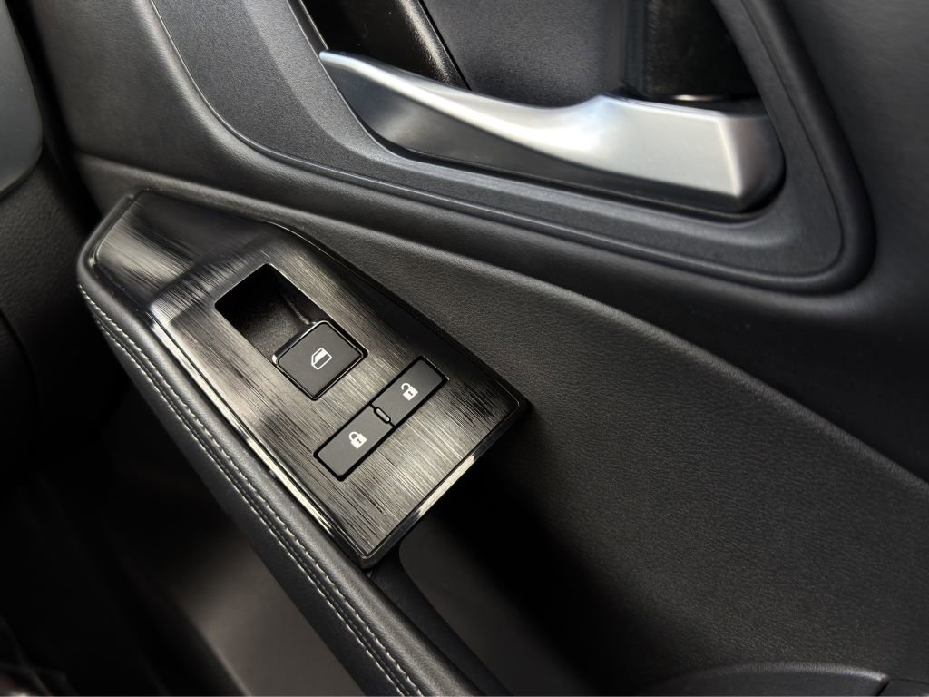 Used 2025 Nissan Rogue SV image 15