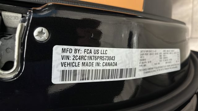 Used 2023 Chrysler Pacifica Pinnacle FWD image 29