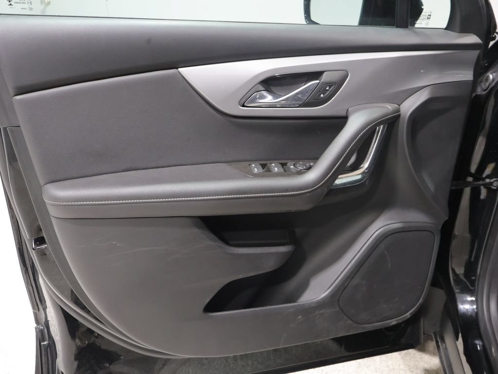 Used 2025 Chevrolet Blazer LT AWD/4WD image 13