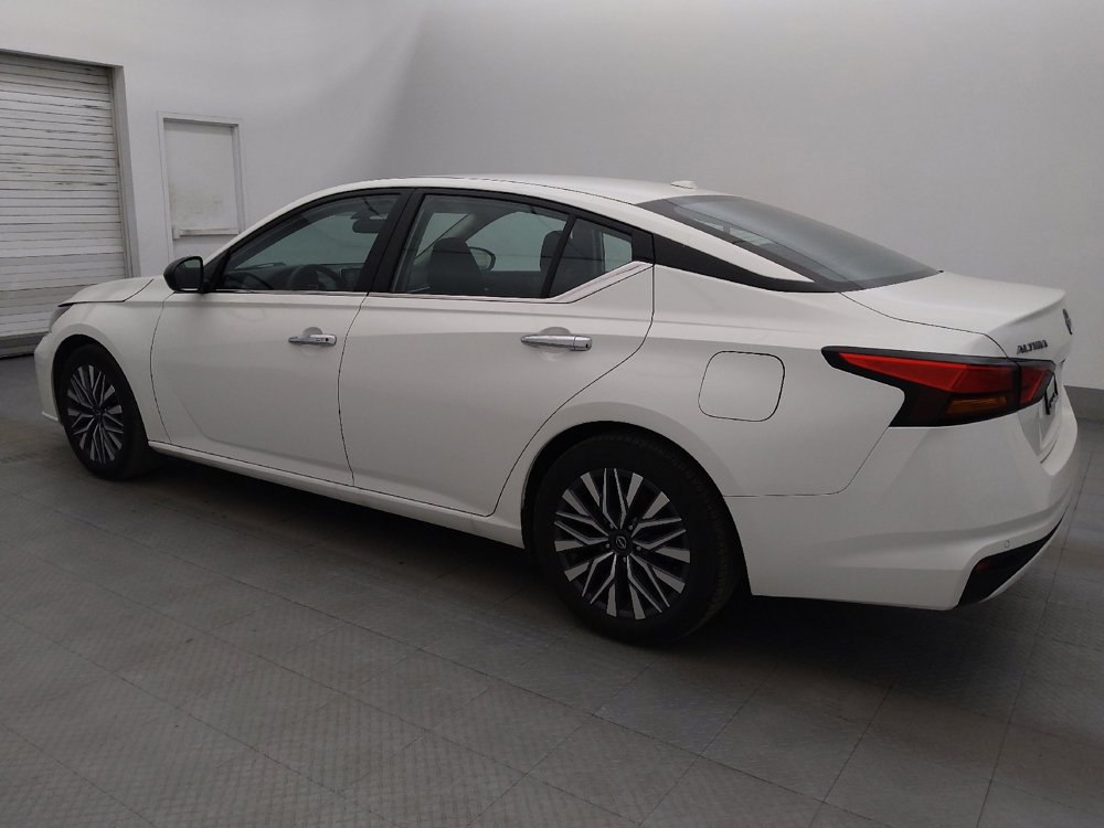Used 2025 Nissan Altima 2.5 SV FWD image 3