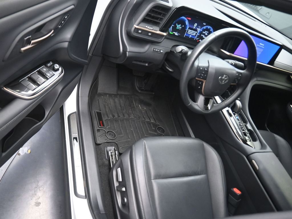 Used 2024 Toyota Crown Limited image 12