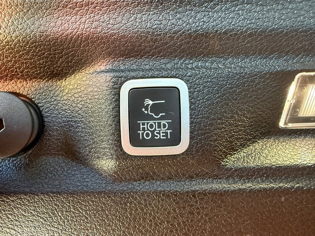 Used 2023 Jeep Grand Cherokee L Limited w/ Luxury Tech Group II image 20