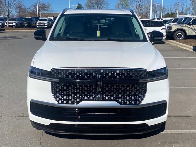 New 2026 Lincoln Navigator Reserve AWD/4WD image 2