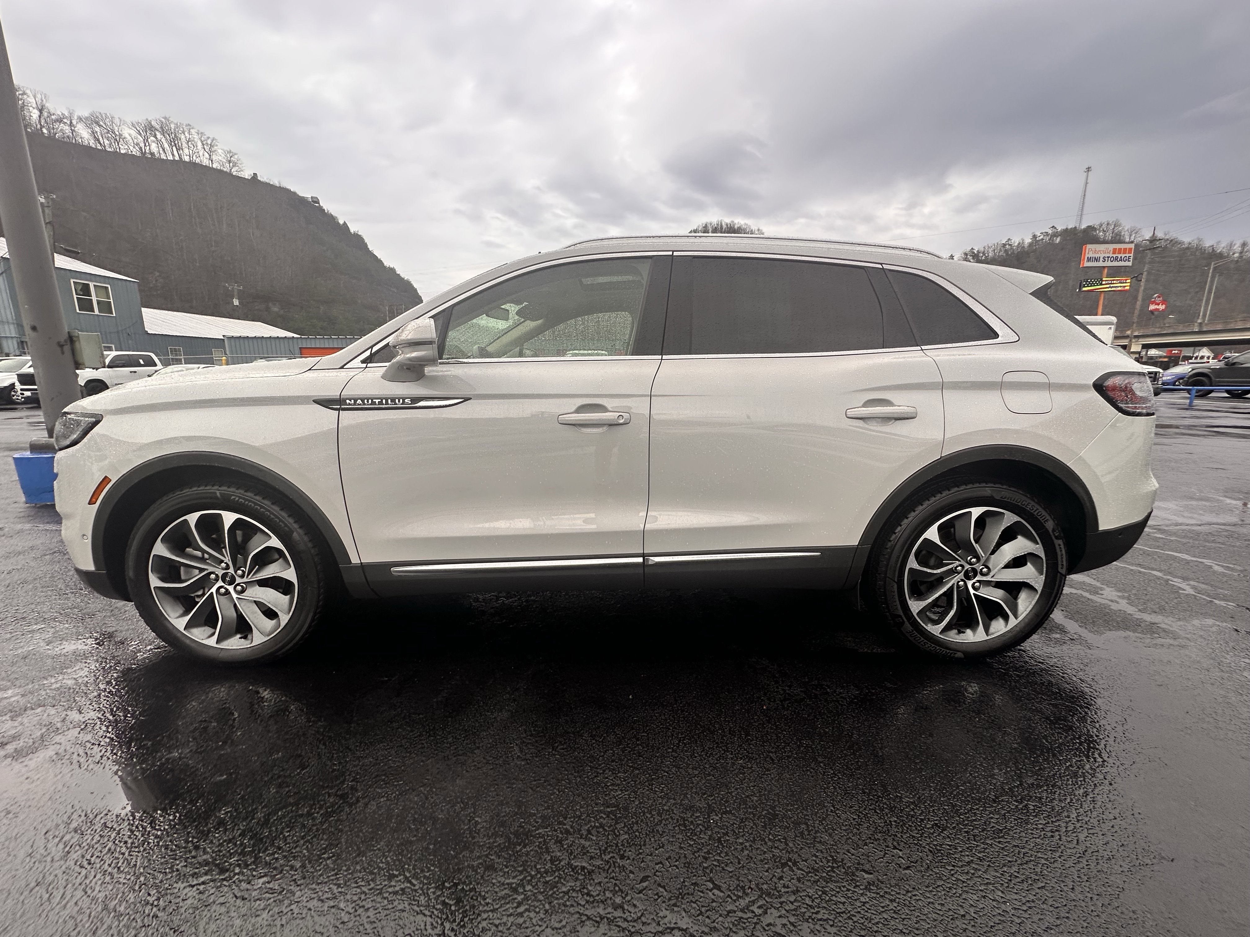 Used 2023 Lincoln Nautilus Reserve w/ Equipment Group 201A image 21