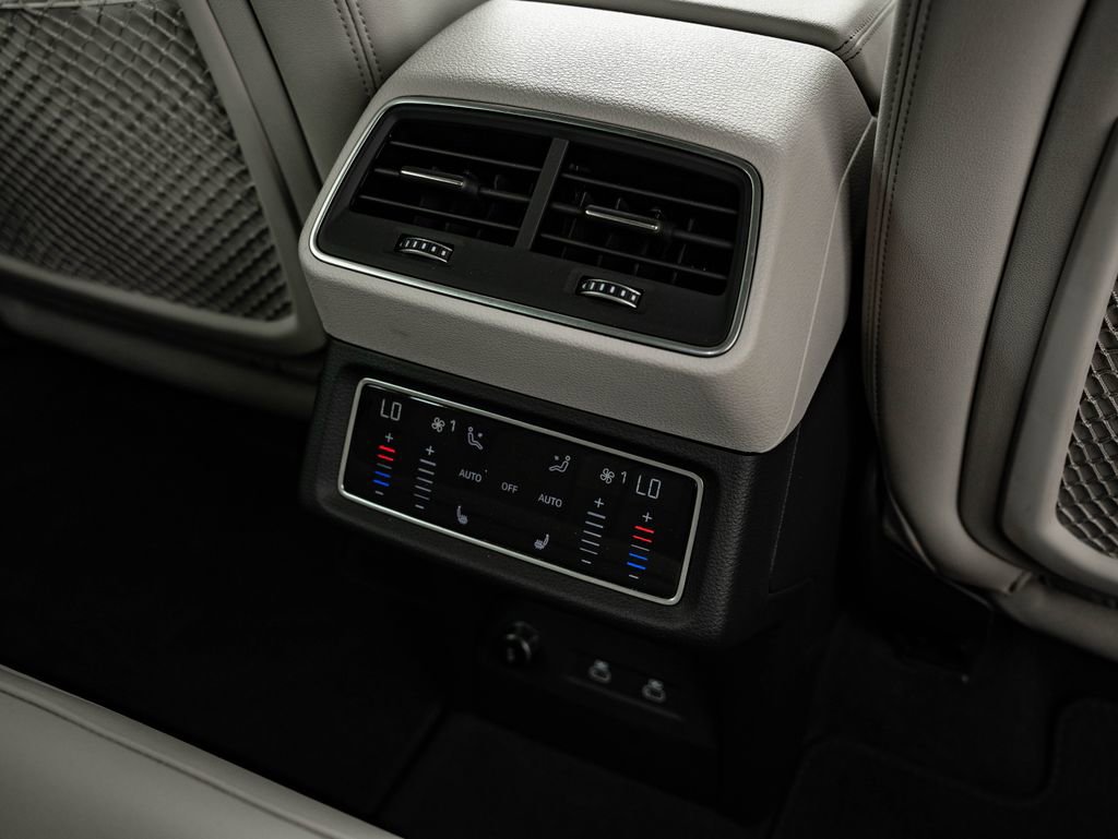 Used 2022 Audi e-tron Premium Plus w/ Premium Plus Package image 36