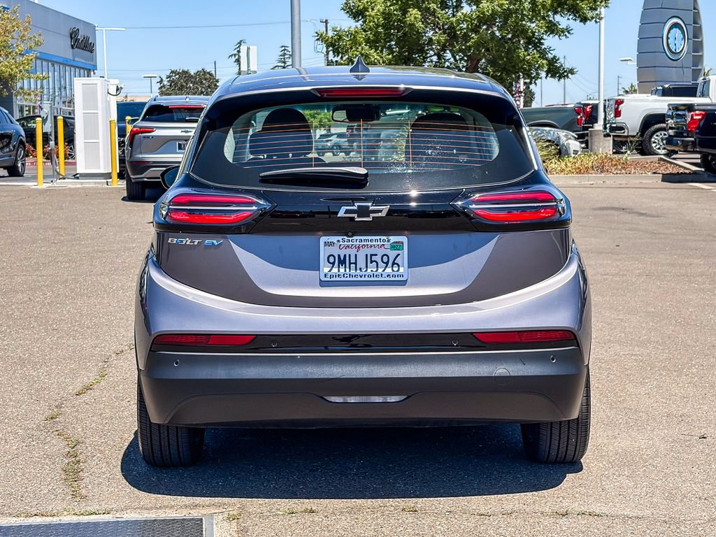 Used 2023 Chevrolet Bolt LT w/ Infotainment Package FWD image 3
