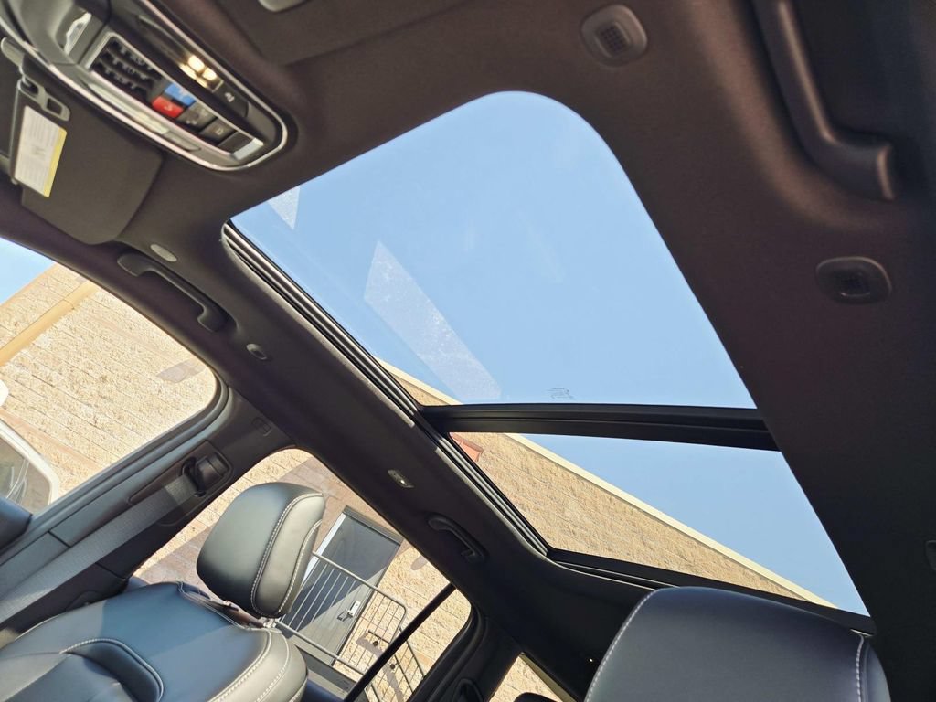 New 2025 Jeep Grand Cherokee L Limited AWD/4WD image 11
