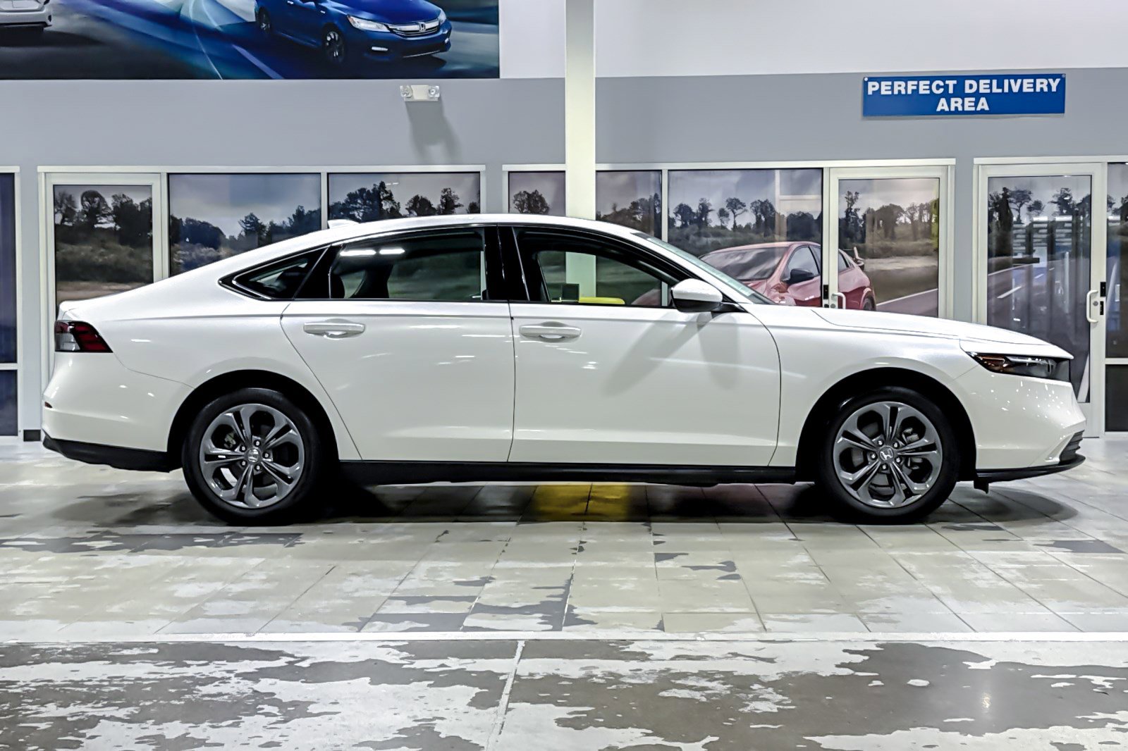 Used 2023 Honda Accord EX image 7
