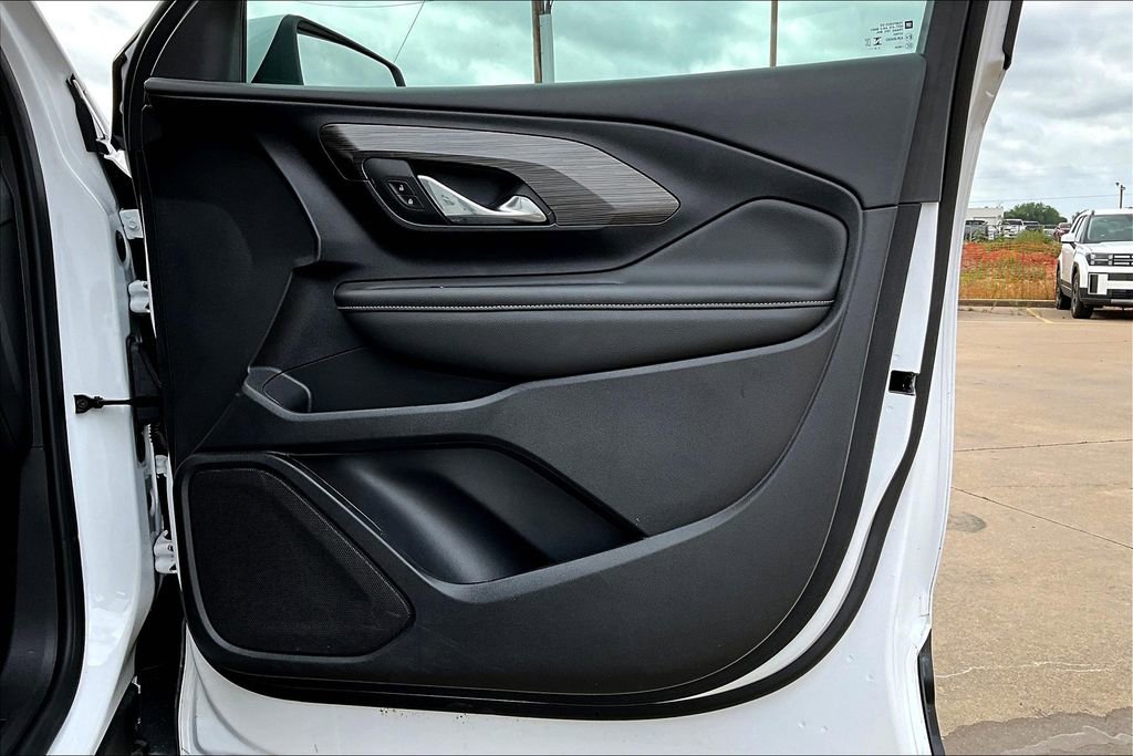 Used 2024 GMC Terrain SLE image 23
