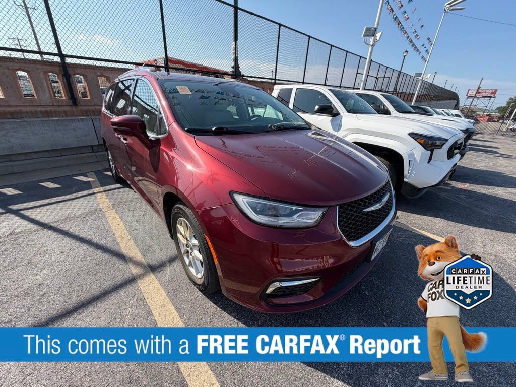 Used 2021 Chrysler Pacifica Touring-L FWD image 2