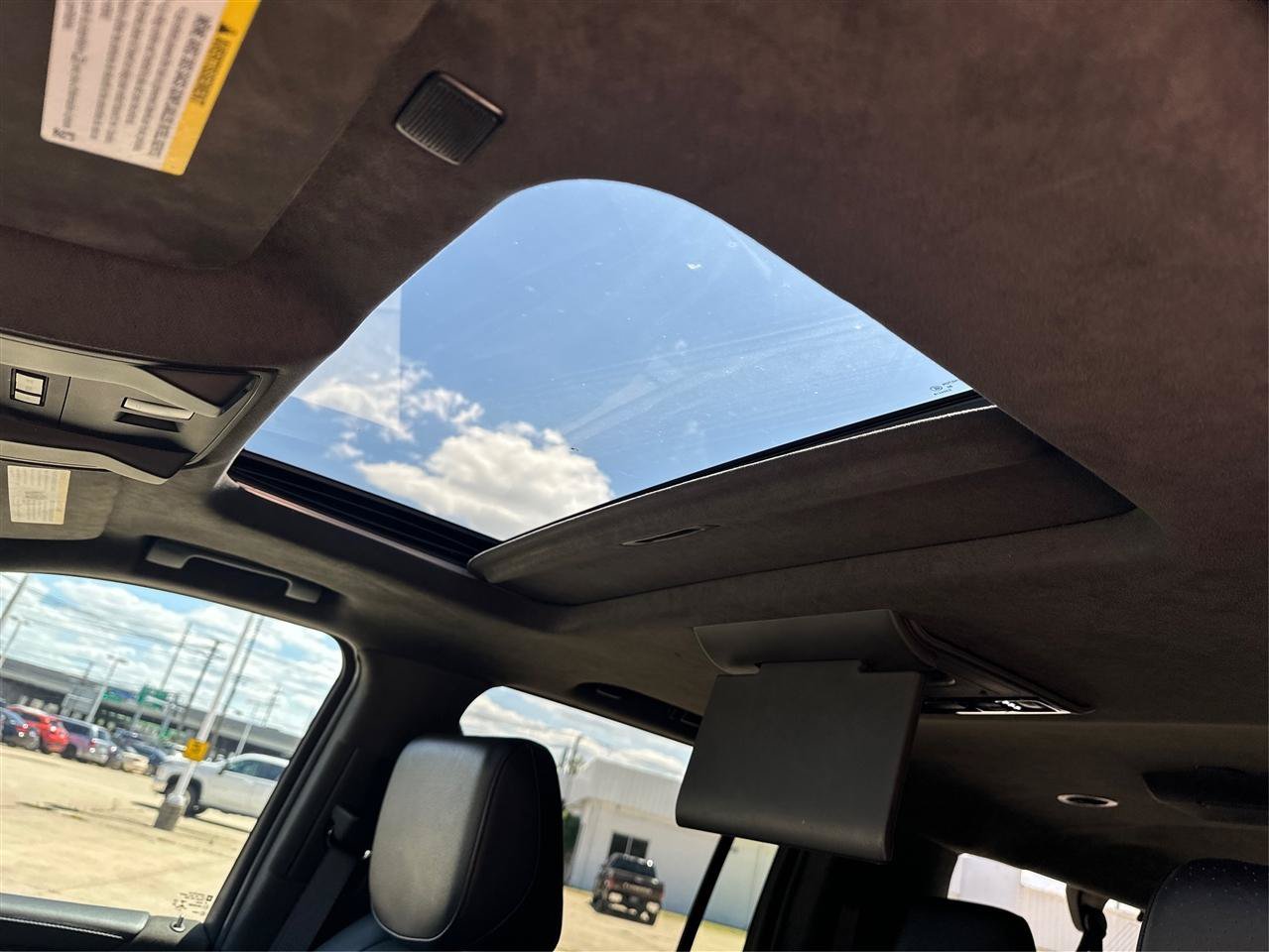Used 2019 Cadillac Escalade ESV Platinum AWD/4WD image 23