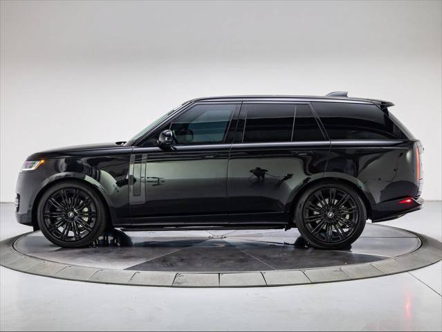 Used 2025 Land Rover Range Rover SE AWD/4WD image 2