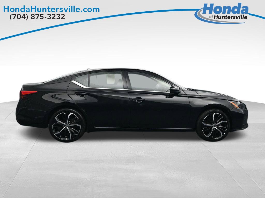 Used 2025 Nissan Altima 2.5 SR FWD image 9