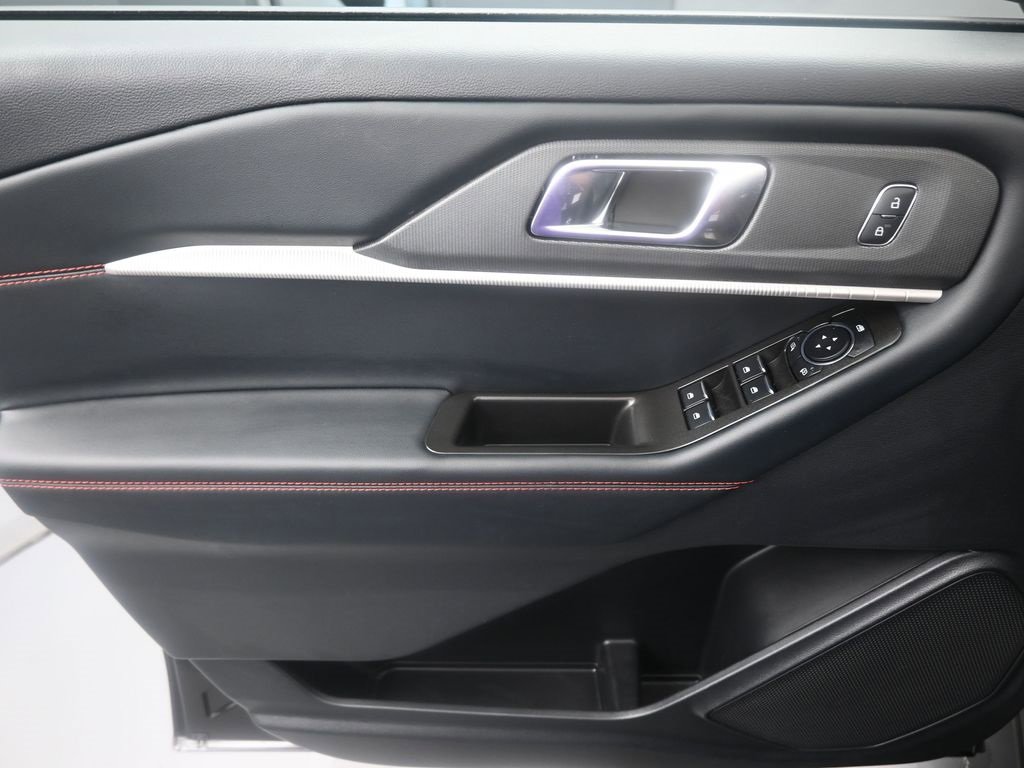 Used 2025 Ford Explorer ST-Line w/ ST-Line Street Pack image 9