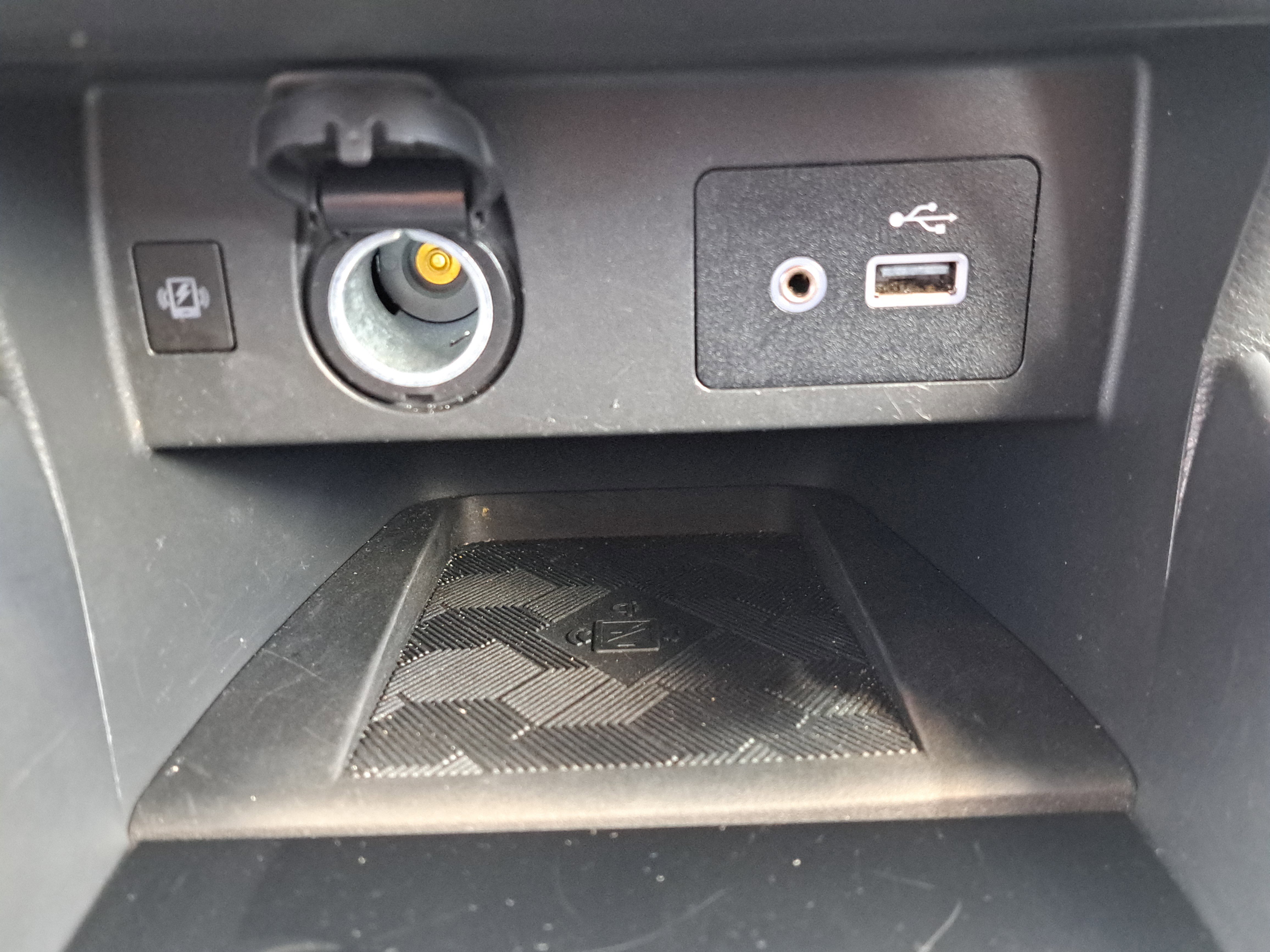 Used 2025 Nissan Versa SV image 27