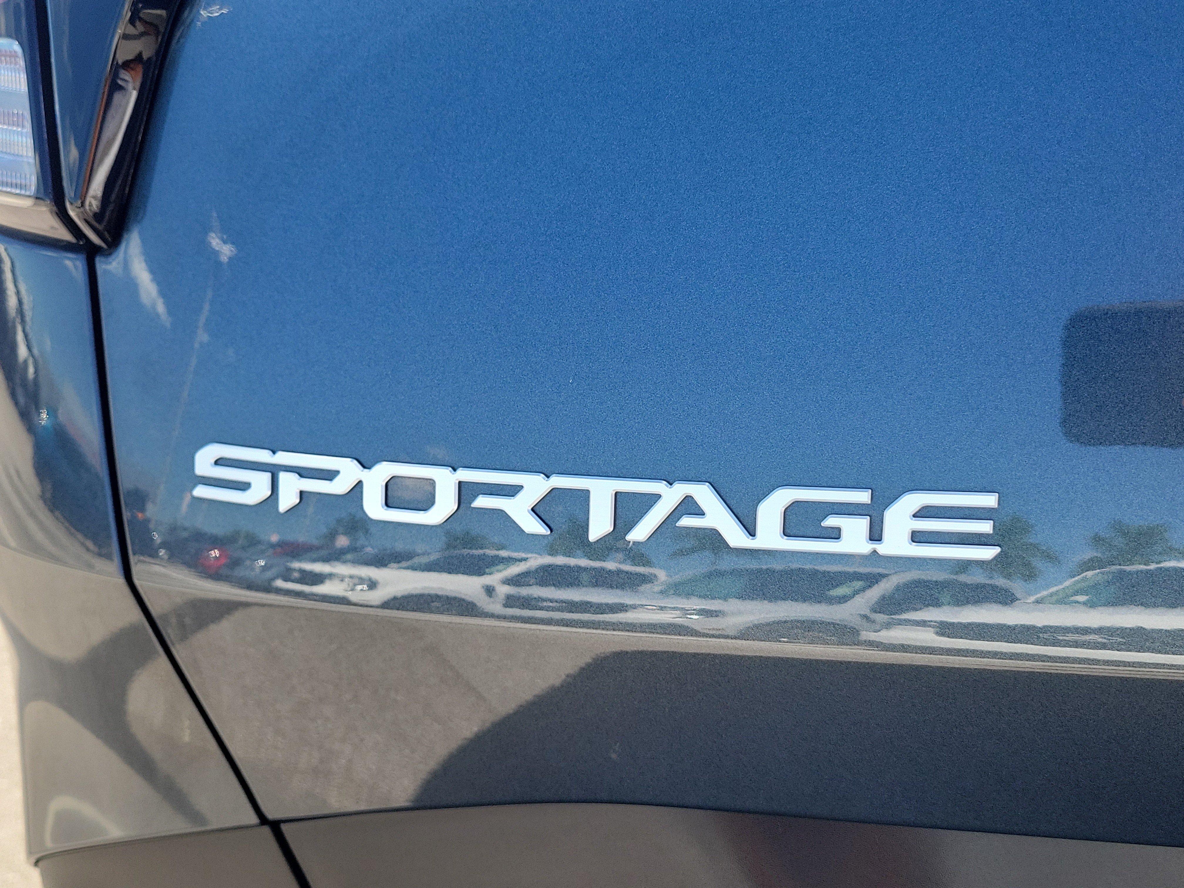 Used 2025 Kia Sportage LX FWD image 31
