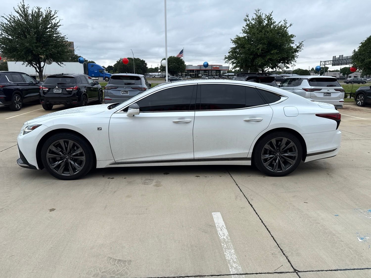 Used 2023 Lexus LS 500 F Sport w/ Accessory Package (Z1) AWD/4WD image 3