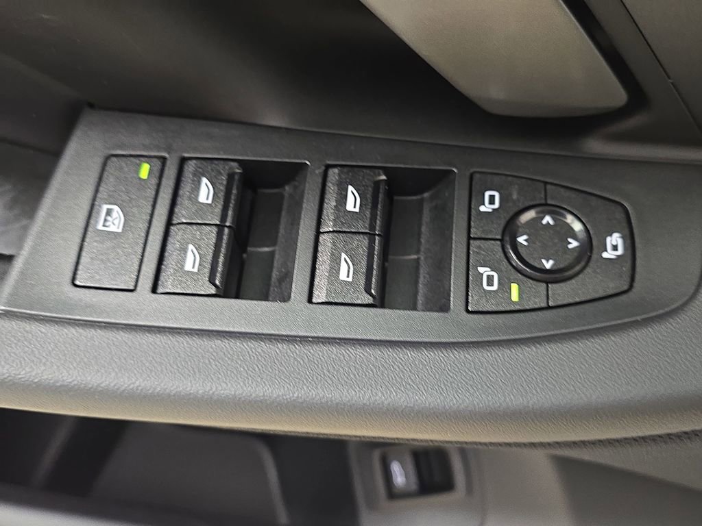 Used 2025 BMW 530i xDrive w/ Premium Package image 31