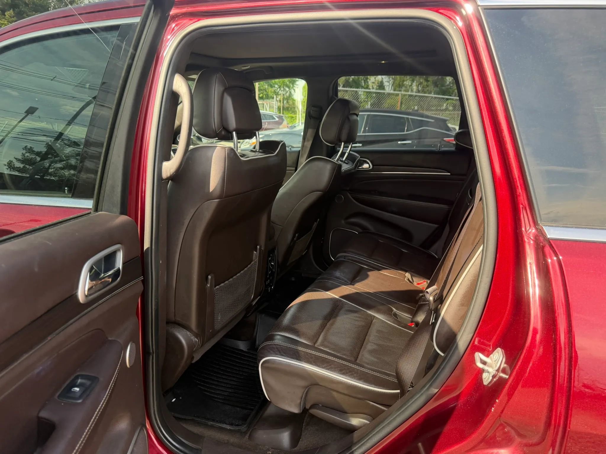 Used 2018 Jeep Grand Cherokee Overland AWD/4WD image 14