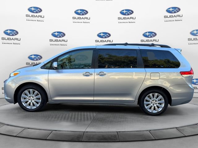 Used 2013 Toyota Sienna XLE w/ Entertainment Pkg image 7