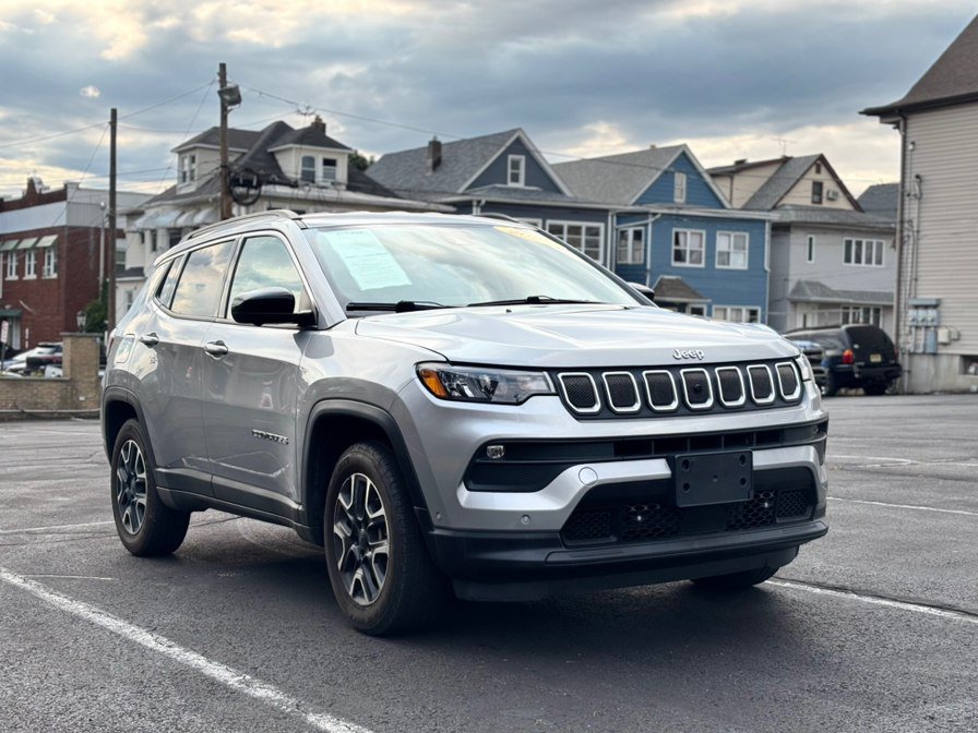 Used 2022 Jeep Compass Latitude w/ Convenience Group AWD/4WD image 3