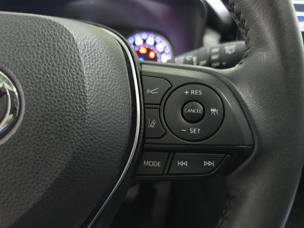 Used 2022 Toyota RAV4 XLE Premium AWD/4WD image 18