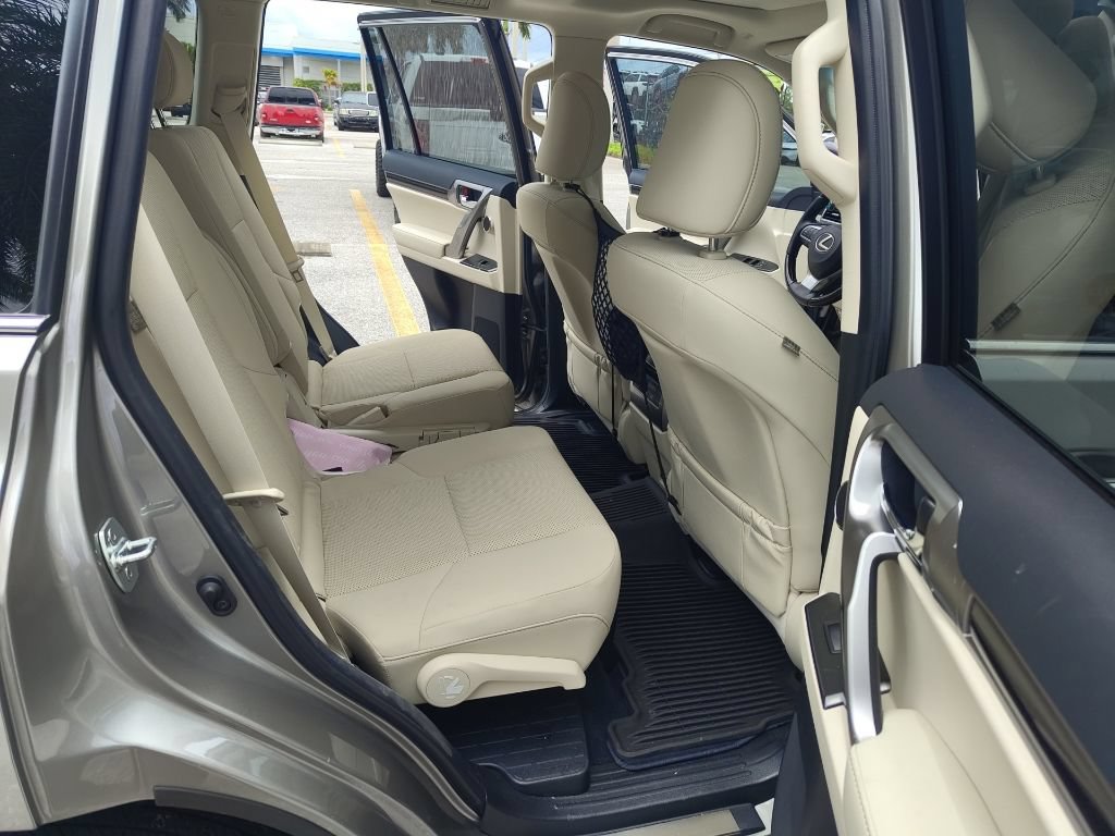 Used 2023 Lexus GX 460 Premium w/ Accessory Package AWD/4WD image 22