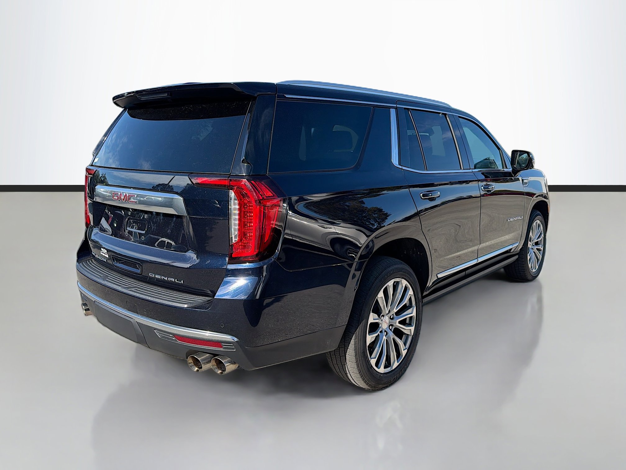 Used 2023 GMC Yukon Denali image 3