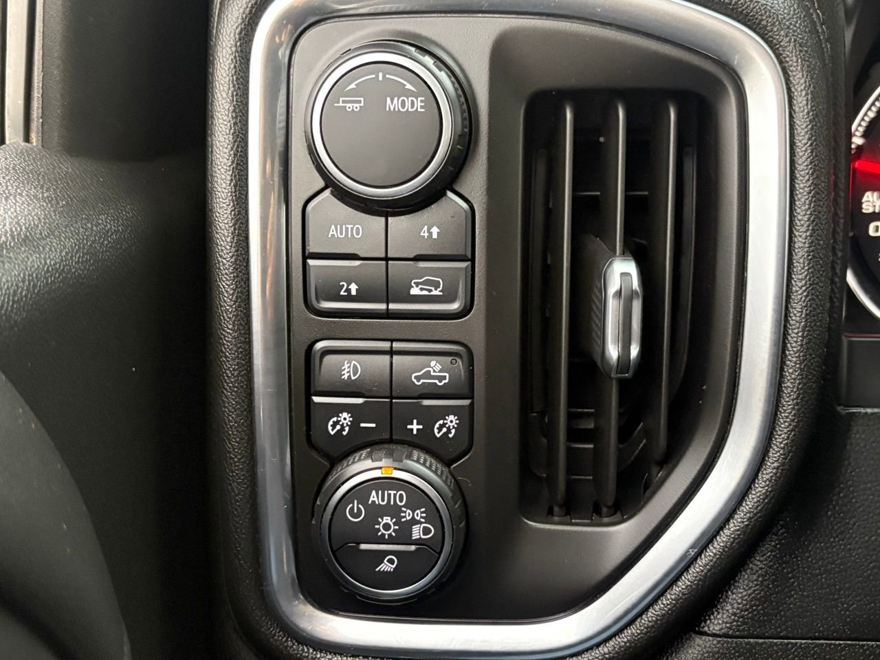 Used 2020 Chevrolet Silverado 1500 LT w/ Convenience Package image 21