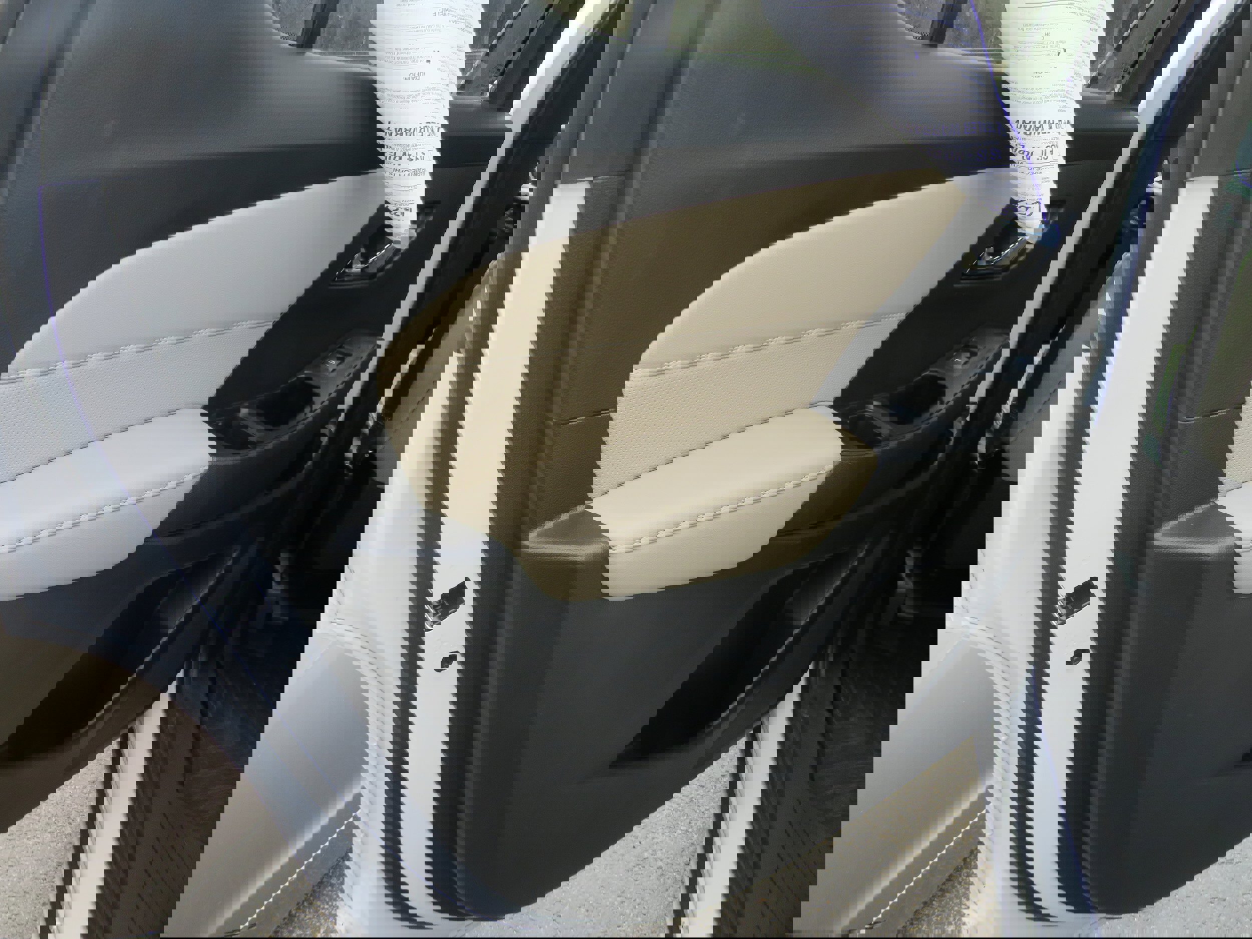 Used 2023 Chevrolet Traverse Premier image 13