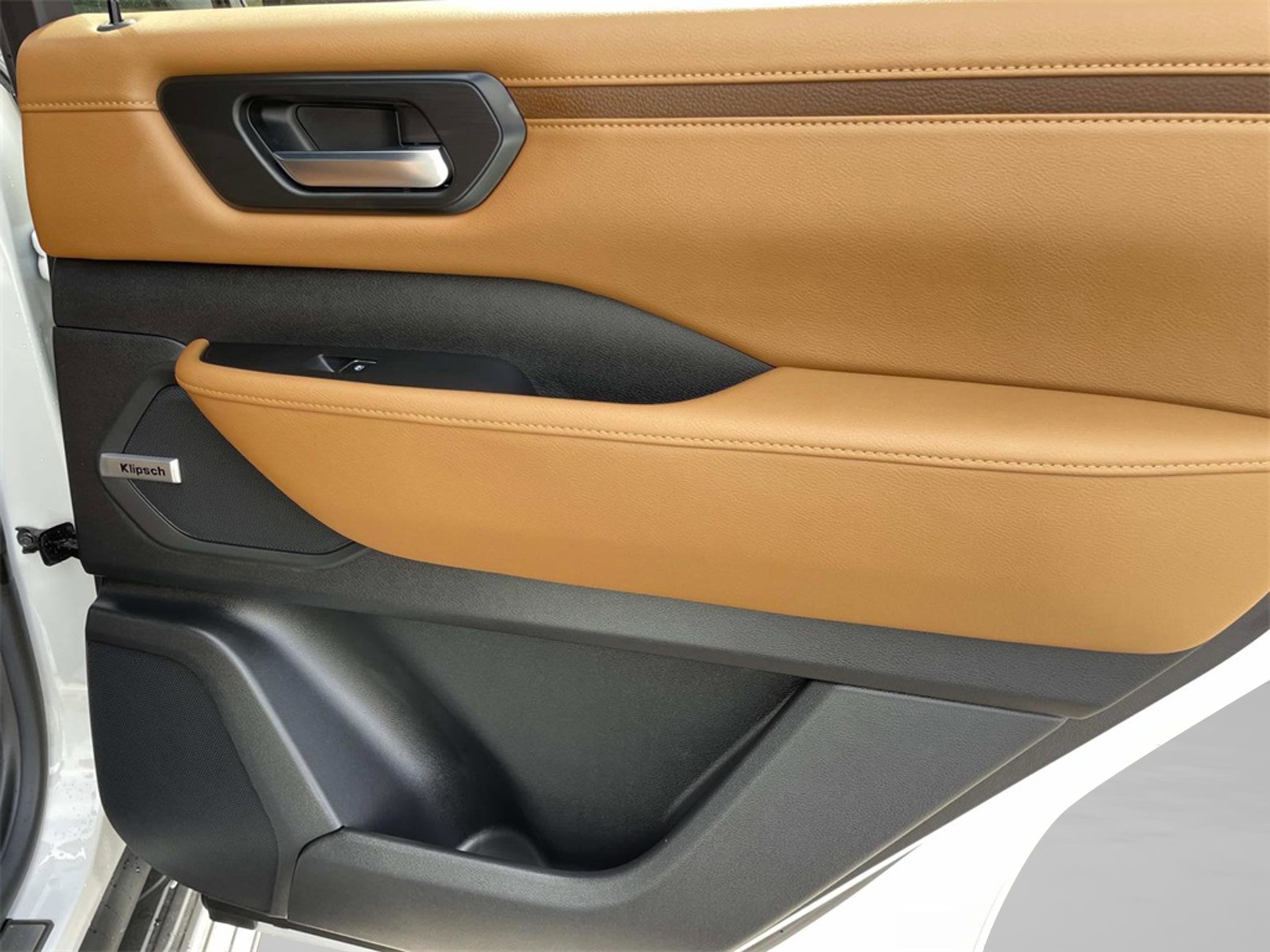 New 2026 Nissan Armada SL w/ Captain's Chari Seat Package image 23