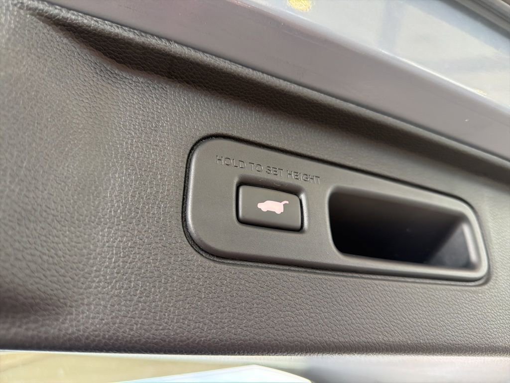 Certified 2025 Honda Pilot Black Edition image 22